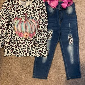 Medium (3-4T) outfit. New.